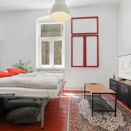 דירה Lam Red Frame