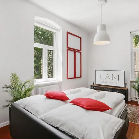 Lam Red Frame דירה